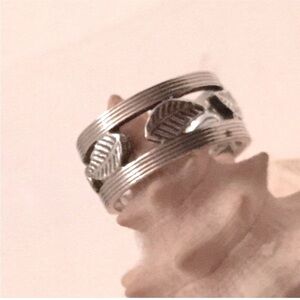 Sterling silver southwest  leaf design ring